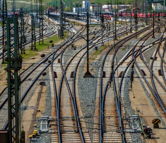 Streik an diesem Mittwoch bei der SNCF: Was Reisende heute erwartet Bahngleise