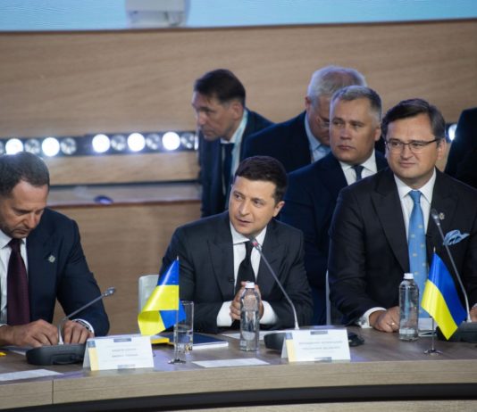 Emmanuel Macron: Man darf gegenüber Russland keine Schwäche zeigen Krim-Plattform