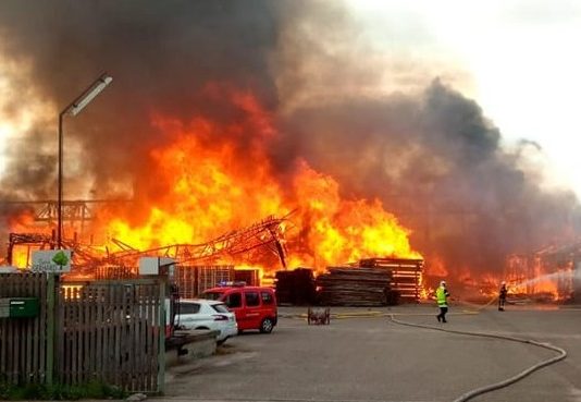Bas-Rhin: Großbrand in einem Sägewerk in Mothern – drei Hektar Wald verbrannt Brand_in_Mothern