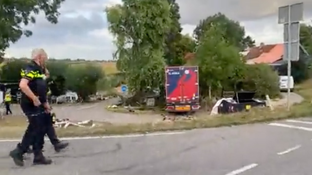 Niederlande: LKW rast in Strassenparty und tötet mindestens zwei Menschen