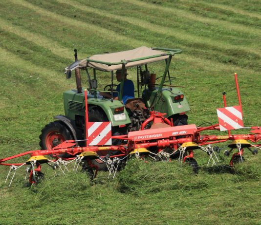 Haute-Garonne: Dreijähriger wird vom Traktor seines Vaters überrollt und stirbt Traktor