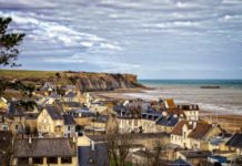 Zwischen Küstenschutz und Baurecht: Die Loi Littoral auf dem Prüfstand Bedrohte_Wohnhäuser_Küste