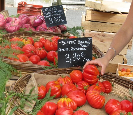 Ist das Leben in Frankreich wirklich so teuer? Marktstand