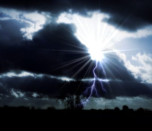 Gewitterwarnung im Südwesten mit Hagel und Sturm – was uns am Montag erwartet Gewitter_Sonne