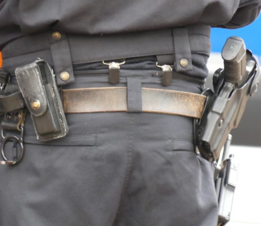 Französische Polizisten schossen im Laufe des Jahres 2021 290 Mal auf Menschen Polizei