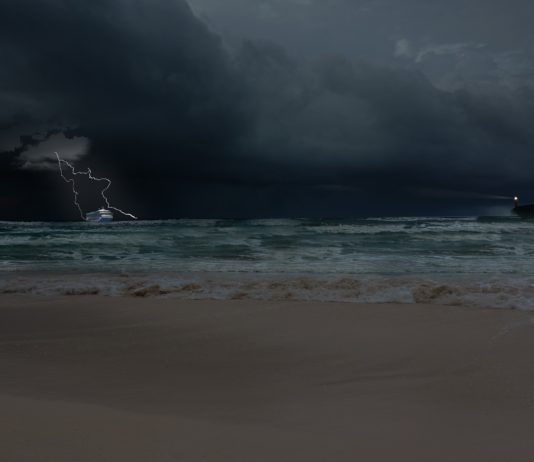 Gewitter auf Korsika: 13-jähriges Mädchen und 2 weitere Personen tot – über 10 Schwerverletzte auf Campingplatz Sturm_auf_dem_Meer