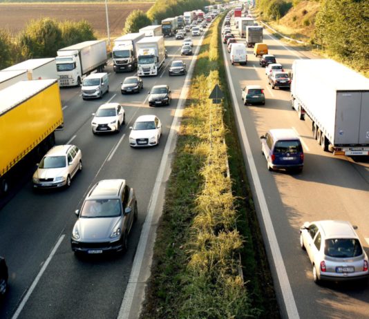 Schulferien und Streik bei der SNCF – Bison futé sieht am Wochenende rot auf Frankreichs Straßen Stau_Autobahn