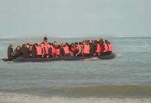 Calais und Dünkirchen: Wie sich die Migration verändert – und die Verletzlichkeit zunimmt Migranten_Boot