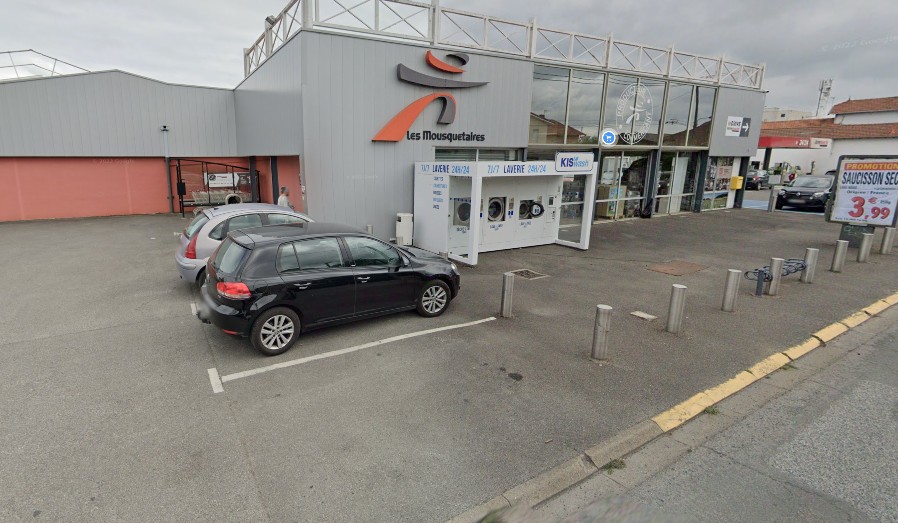 Hautes-Pyrénées: Mann tot hinter einem Supermarkt in Aureilhan aufgefunden