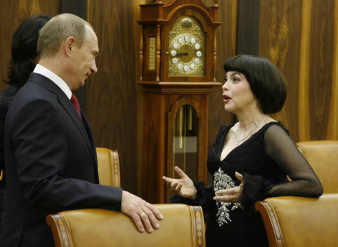 Vladimir_Putin_and_Mireille_Mathieu_in_Moscow_1_Nov_2008-1