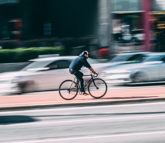 Figeac sattelt um: Wie sichere Fahrradboxen eine Stadt verändern Radfahren_Stadtverkehr