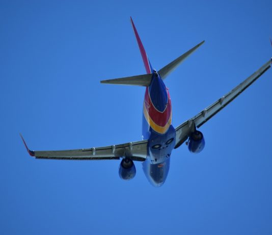 Montpellier: Ein Frachtflugzeug verpasst die Landung und rollt in einen Teich – Flughafen gesperrt Boeing-737