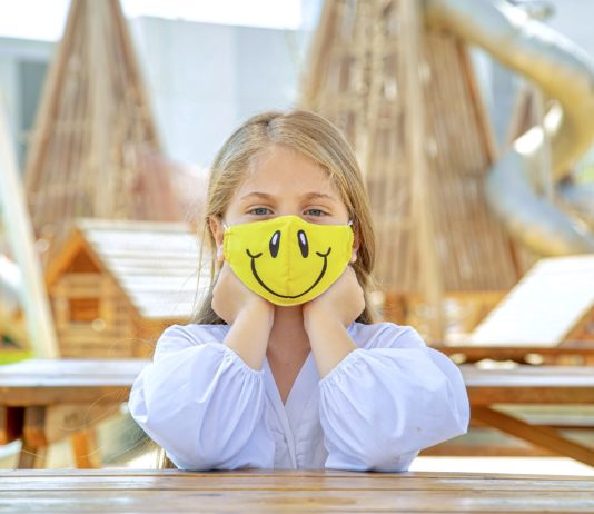 Covid-19: Die Inzidenzrate steigt bei unter 20-Jährigen sprunghaft an Kind_Maske