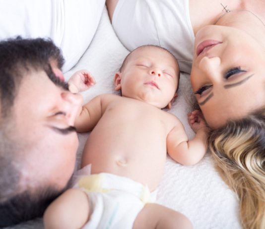 Frankreichs Babyflaute: Warum junge Menschen immer seltener Kinder wollen Familie_Baby