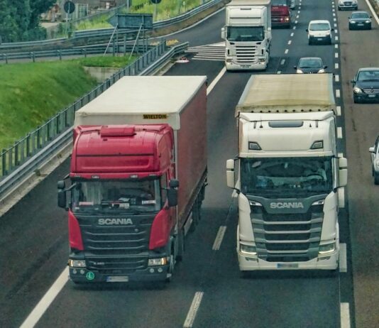 Geschwindigkeitsreduzierung von 130 auf 110 km/h auf Autobahnen: Debatte flammt wieder auf Autobahn