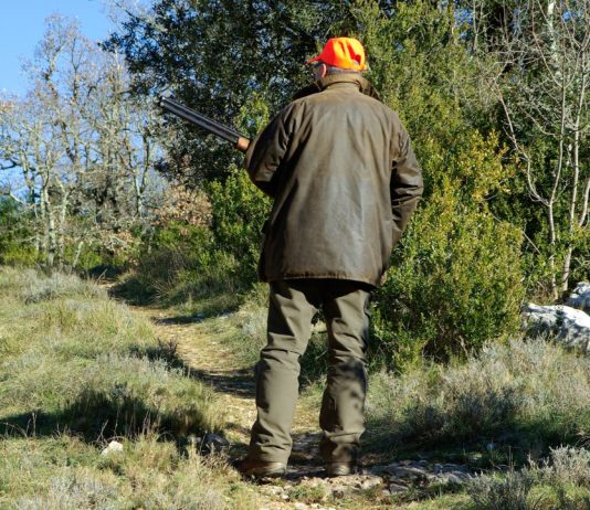 Calvados: Junger Jäger versinkt im Schlamm und ruft die Polizei – drei Tage später wird er tot aufgefunden Jäger