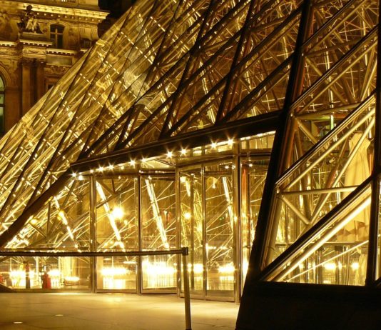 Energiesparen: Nach dem Eiffelturm werden auch die Louvre-Pyramide und Schloss Versailles früher dunkel Louvre