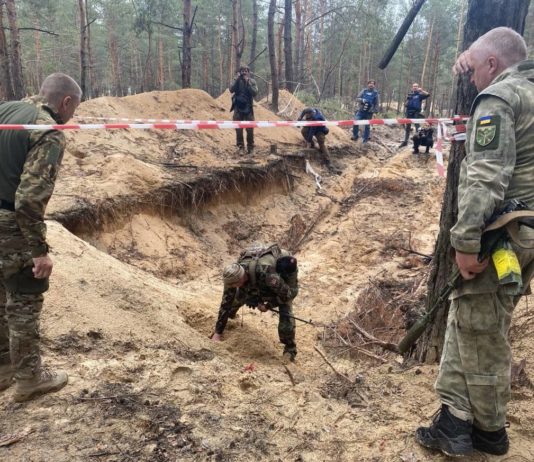 Ukraine-Krieg: Laut ukrainischem Präsidenten Massengrab mit 440 Leichen in Isjum entdeckt Massengrab_Isjum