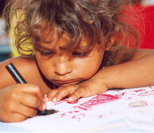 Unicef: „Inakzeptabel und unwürdig“ – mindestens 1.600 Kinder schlafen in Frankreich auf der Straße Kind_obdachlos