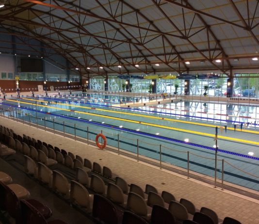 Viele Schwimmbäder in Frankreich schliessen wegen explodierender Energiepreise Schwimmhalle