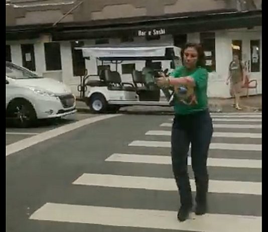 Brasilien: Faschistische Abgeordnete zieht eine Waffe und verfolgt einen Mann auf offener Straße. Sao_Paolo_Abgeordnete_mit_Waffe