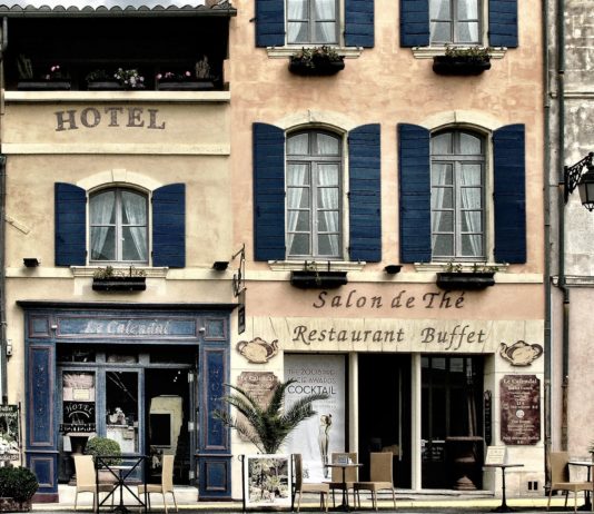 Tourismus: Buchungen gehen nach schwierigem Ferienbeginn in die Höhe Hotel_Frankreich