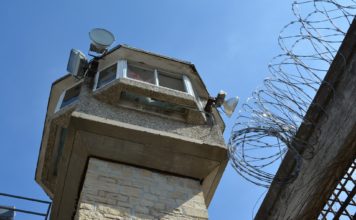 Hinter Gittern: Frankreichs Gefängnisse am Limit Gefängnis