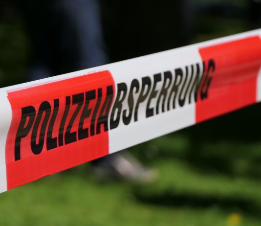 Fleury-les-Aubrais: Ein tödlicher Schuss in der Sommernacht Polizeiabsperrung