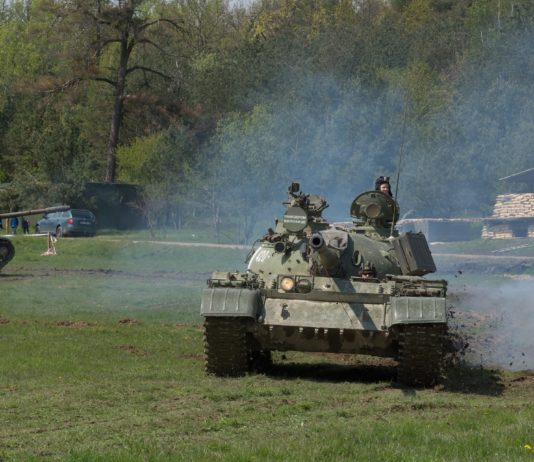 Benzinknappheit: Könnte wie 1992 die Armee eingesetzt werden? Panzer