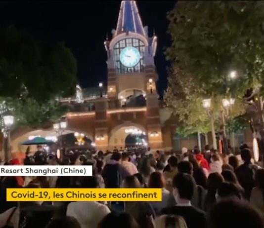 China: Angestellte und Touristen nach Covid-19-Fall in Vergnügungspark eingesperrt Disney_Resort_Shanghai