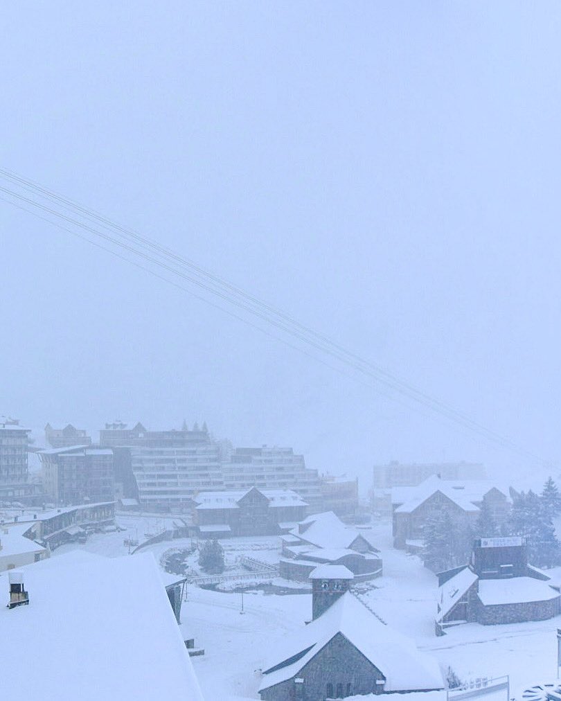 Starker Regen, Sturm, viel Schnee in den Pyrenäen - Herbstwetter am Montag und Dienstag
