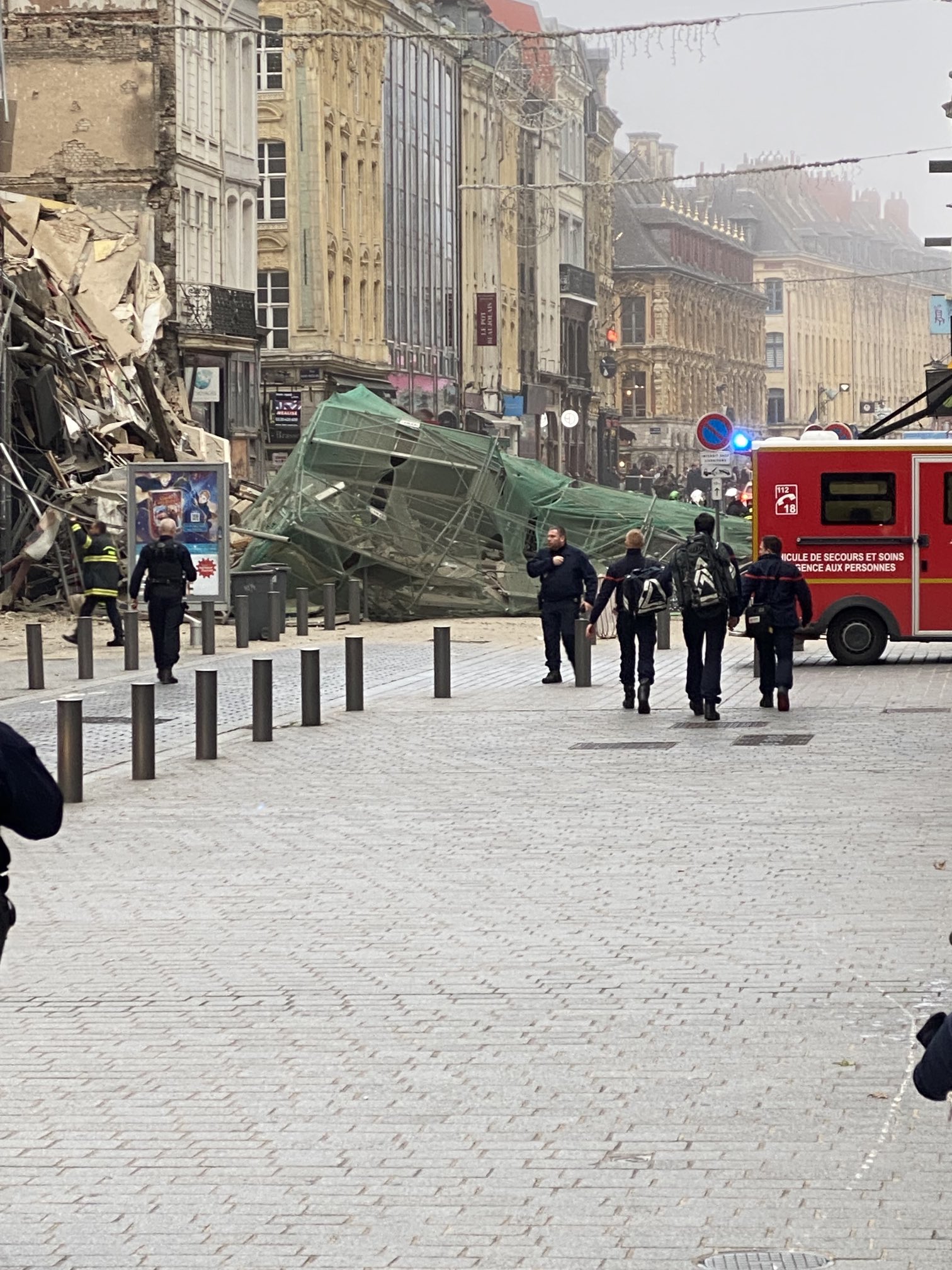 Lille: 2 Gebäude stürzen mitten im Stadtzentrum in sich zusammen