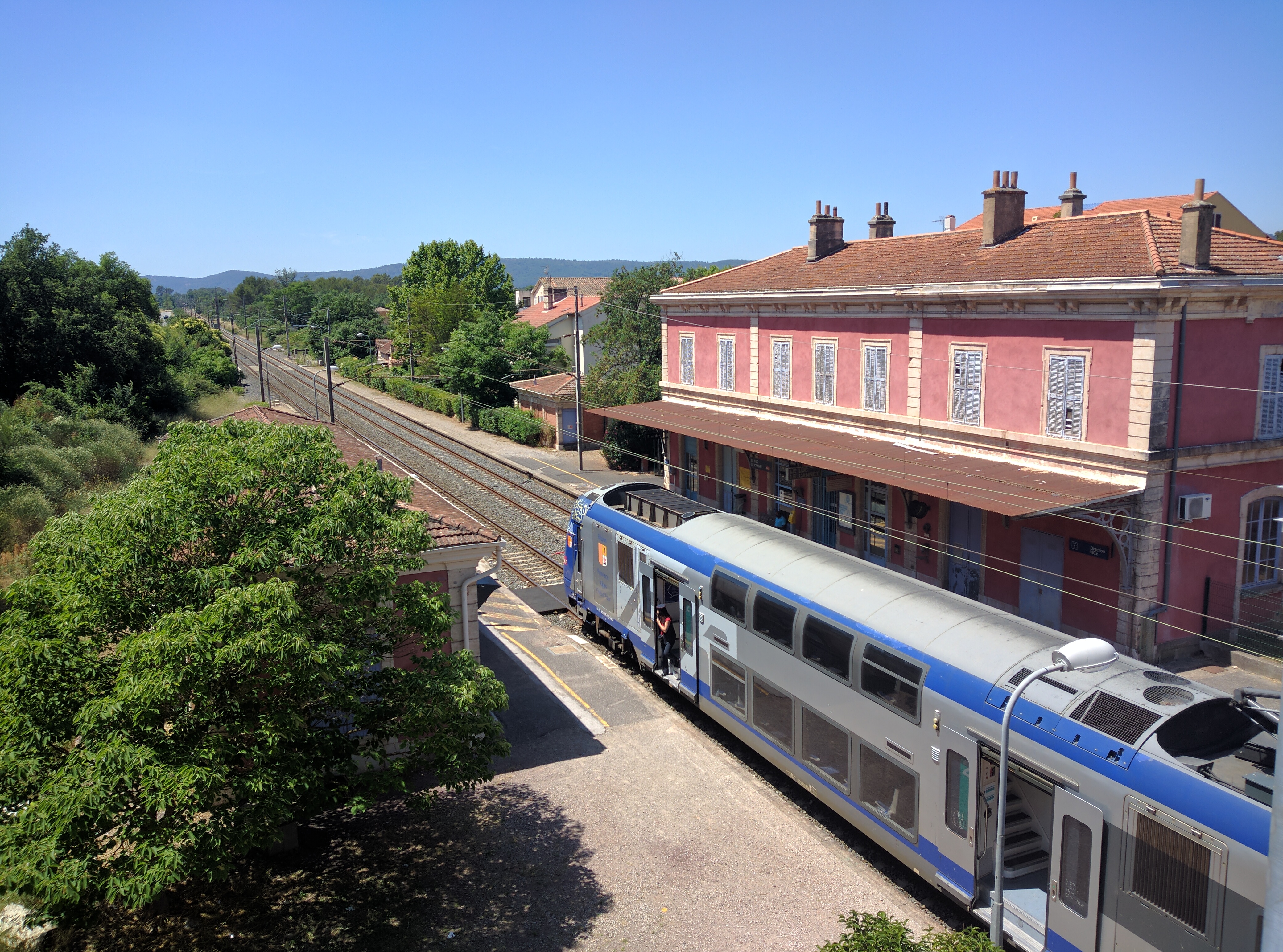 Var: Junge Frau wird von einem TGV erfasst und stirbt