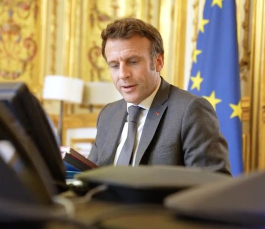 „Wo ist die französische Flagge?“ Rechtsextreme empört über Video von Emmanuel Macron Macron_Flagge