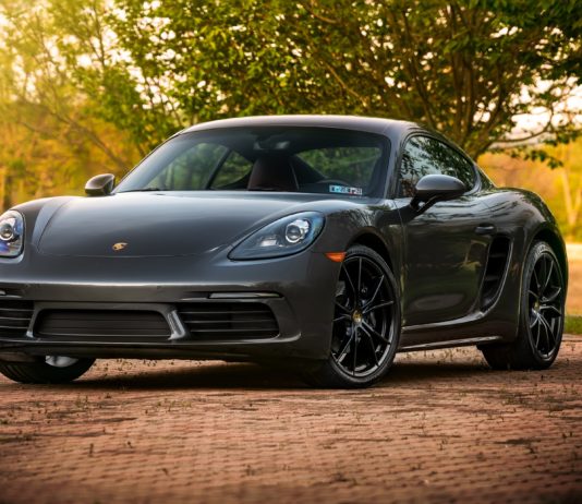 Porschefahrer wird auf der A62 mit 203 km/h geblitzt und muss sofort 1.750 Euro zahlen Porsche