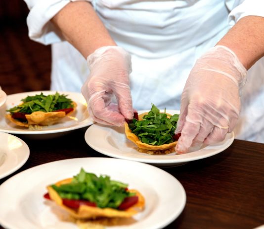 Frankreich: Zehn Millionen Euro für Nahrungsmittelhilfe für Studenten freigegeben Mahlzeiten