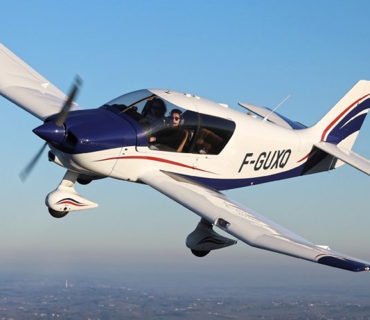 Departement Vienne: Zwei Menschen sterben bei Absturz eines Sportflugzeugs Sportflugzeug_DR-400