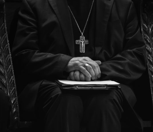 Missbrauchsaffäre um Kardinal Ricard: Vatikan kündigt eine Untersuchung an Kirche