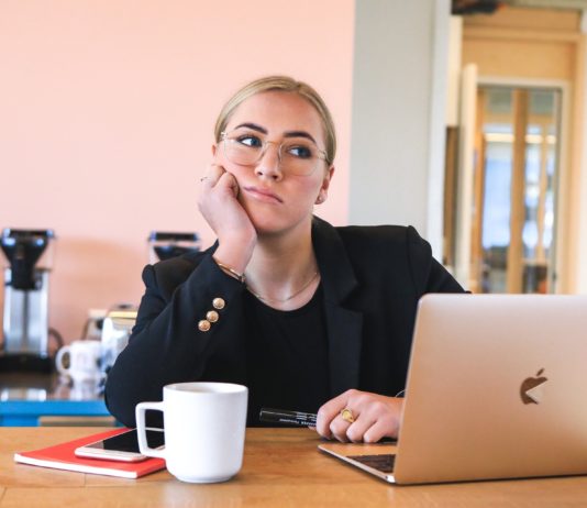 Gleichstellung: Frauen werden immer noch 16% geringer bezahlt als Männer Frauenrechte_Ungleichheit