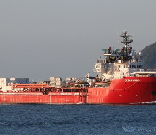 Die Ocean Viking darf mit über 100 aus Seenot geretteten Migranten an Bord in Italien anlanden Ocean_Viking