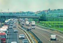 Frankreich setzt auf private Radarwagen gegen Raserei Autobahn_Illustration