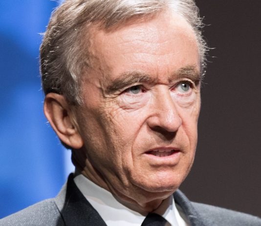 Bernard Arnault, Beyoncé, Jay-Z und Elon Musk waren am Mittwochabend im Elysée-Palast eingeladen Bernard_Arnault_2017_(Wikipedia)