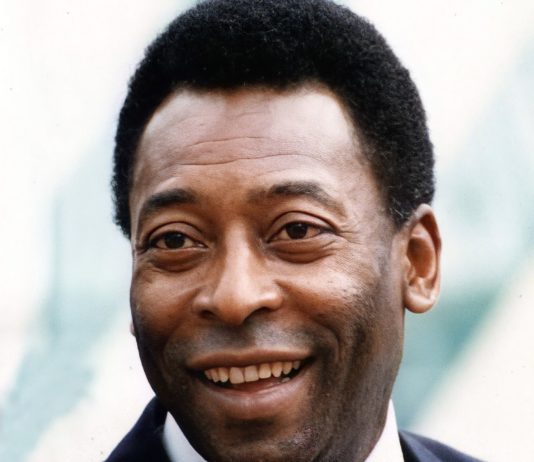 Mbappé, Messi, Macron – Reaktionen auf Pelés Tod Pele_by_John_Mathew_Smith