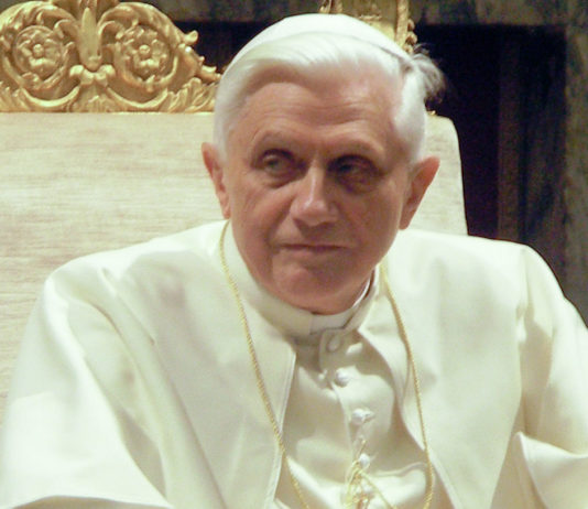 Papst Franziskus: Benedikt XVI. ist „schwer erkrankt“ Benedikt_XVI