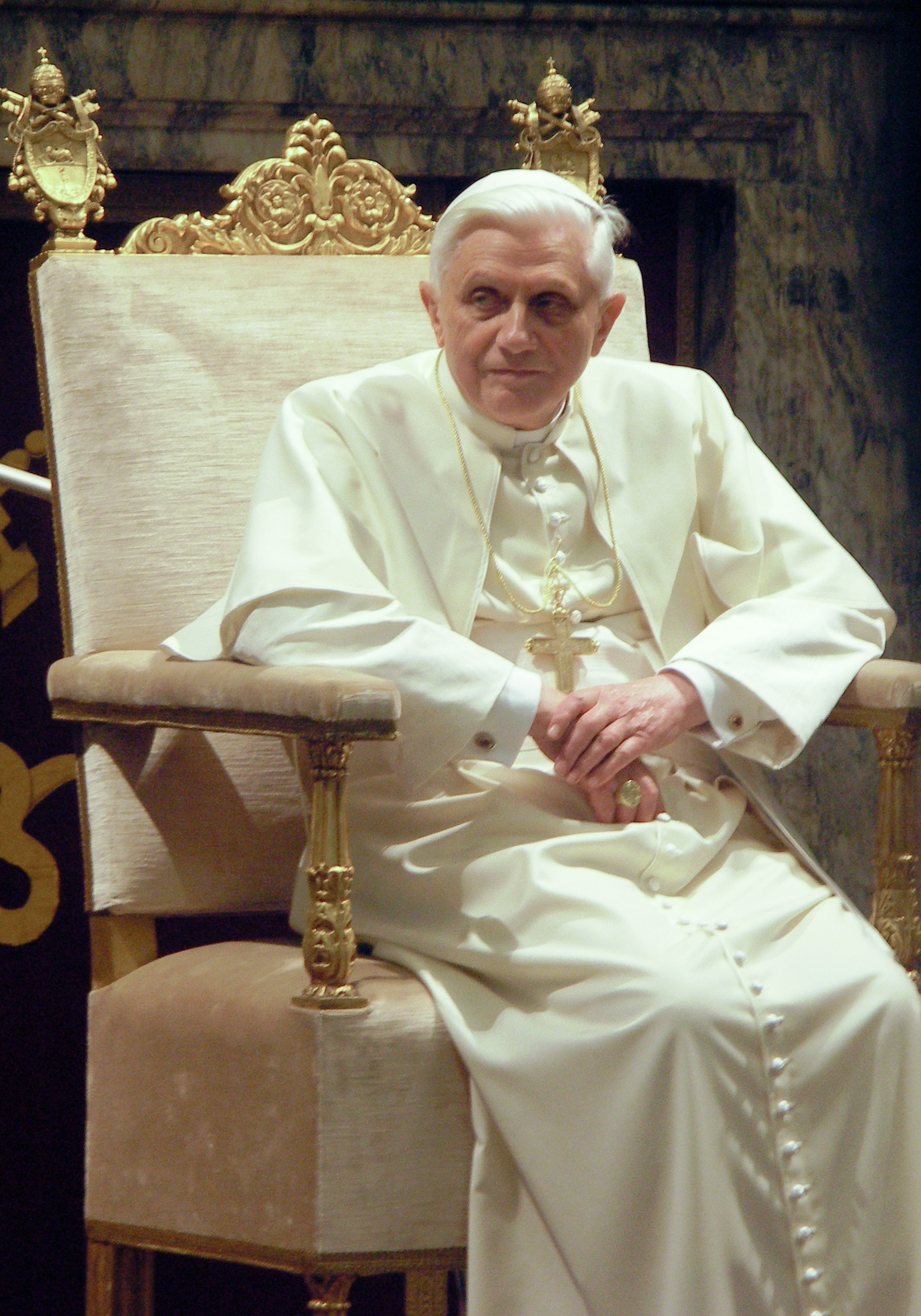 Papst Franziskus: Benedikt XVI. ist "schwer erkrankt"