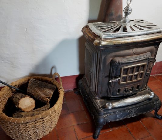 Holzheizung: Ab heute kann man Regierungshilfe von 50 bis 200 Euro beantragen Heizen_mit_Holz