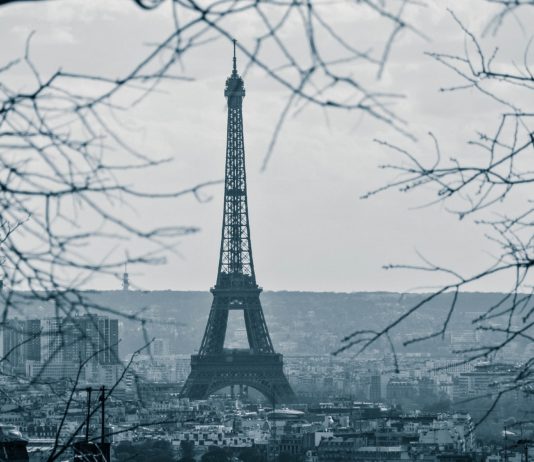 Wirtschaft: Frankreich wird Staatsverschuldung in Höhe von 3 Billionen Euro erreichen Eiffelturm_Paris