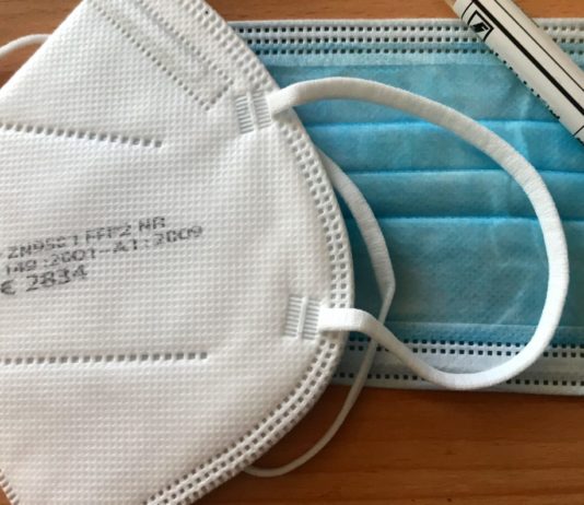 Covid-19: Frankreich schreibt negativen Test für Reisende aus China vor Maske_Covid-Test