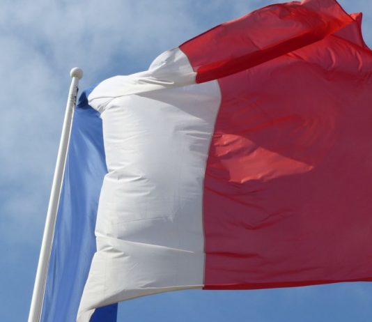 Politische Schockwellen in Frankreich: Eine Woche, die alles veränderte Flagge_Frankreich