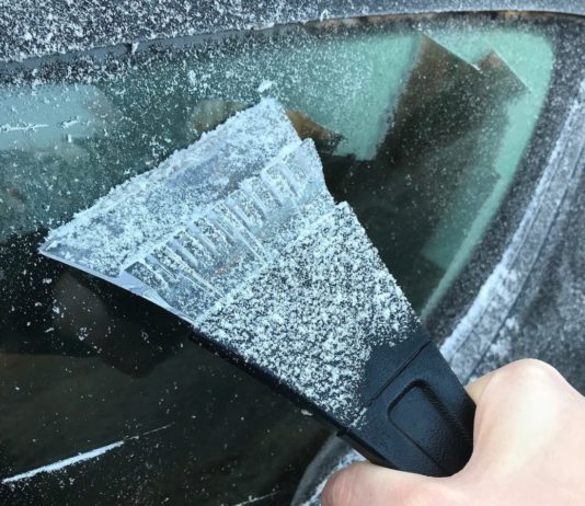 Wetter: Kälte- und Frostwelle zieht über den Osten Frankreichs Eiskratzen_Illustration